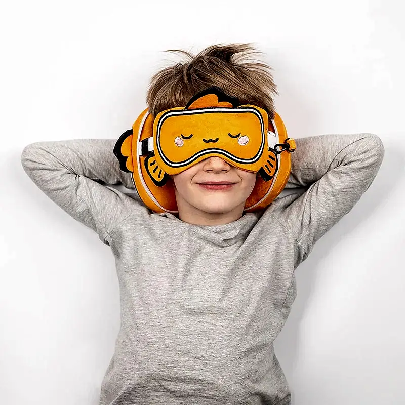 Relaxeazzz Seyahat Yastığı Ve Göz Maskesi Adoramals Finley the Clown Fish Plush