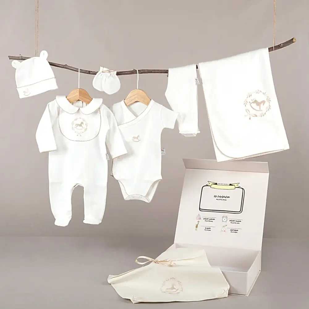 ChiMayys Baby Asil Bej Tığ İşi Süslemeli Çelenkli At Nakışlı Organik 6'lı Hastane Çıkışı Beyaz