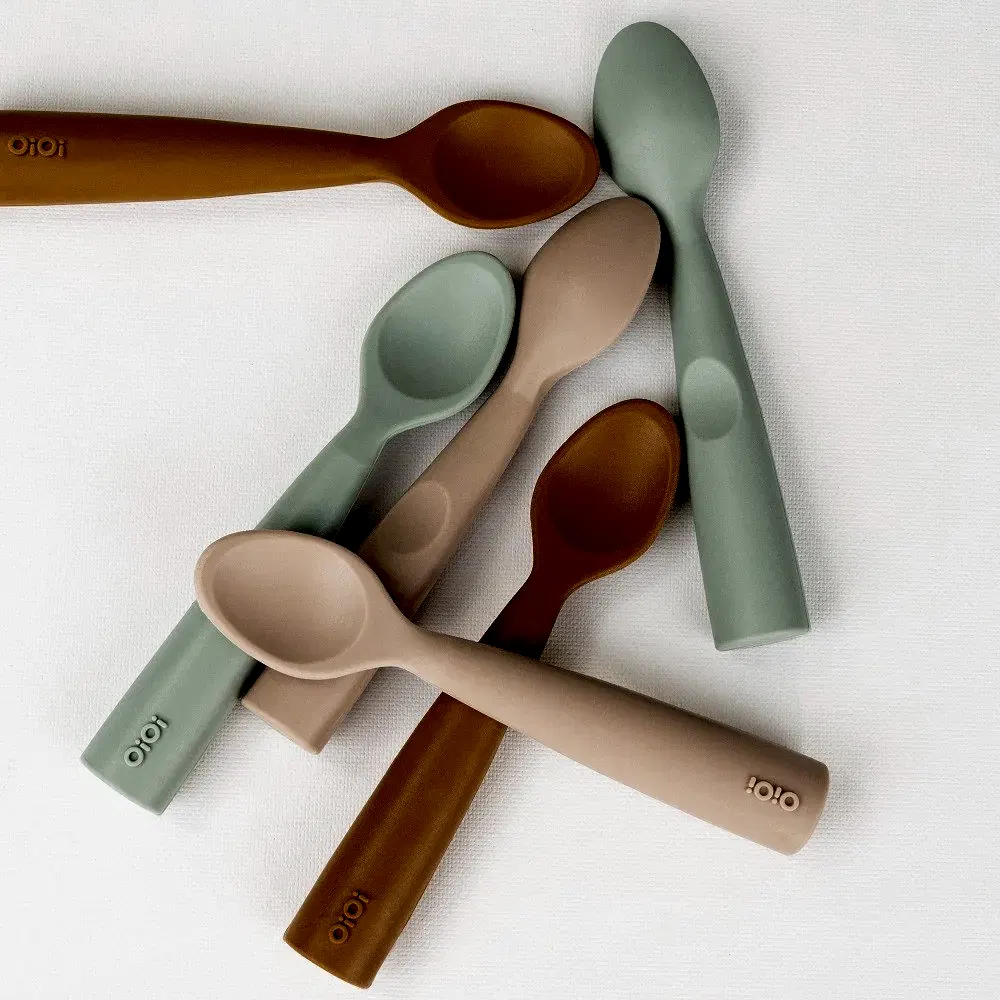 OiOi Nam Nam Kaşık Silikon Mama Kaşığı Kahverengi